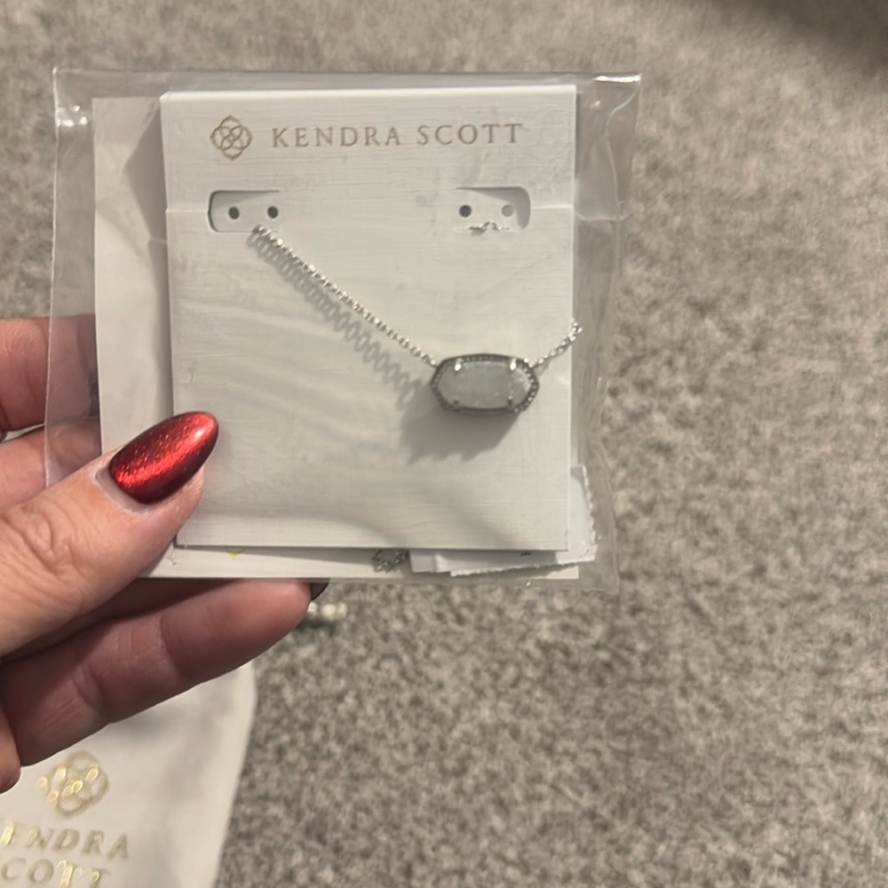 Kendra Scott necklace